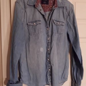 🌼2/20 AMERICAN EAGLE Denim Button Down